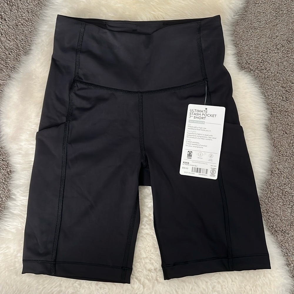 BNWT Athleta ultimate stage pocket 7” biker short